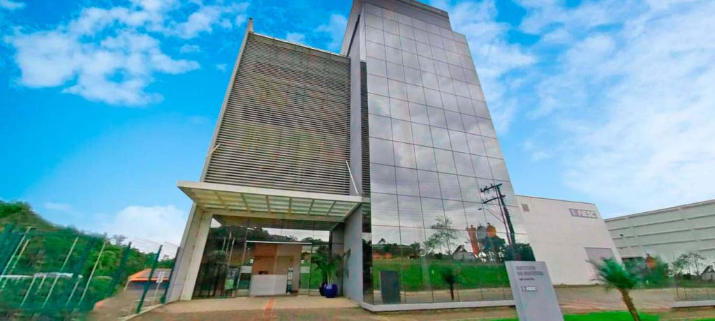 Fachada do Instituto da Indústria Eggon João da Silva localizado no Setor de Inovação em Jaraguá do Sul