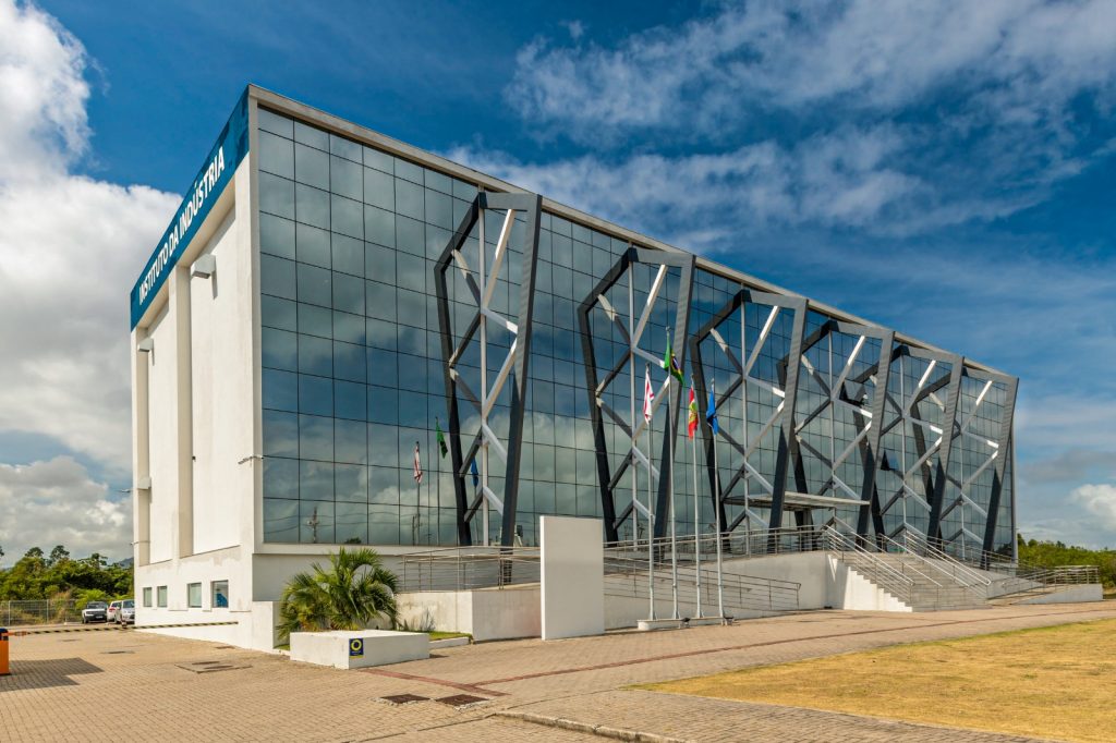 O Instituto SENAI de Inovação em Sistemas Embarcados, localizado em Florianópolis, conta com uma equipe de desenvolvedores de software e hardware que desenvolve soluções para os desafios do agronegócio